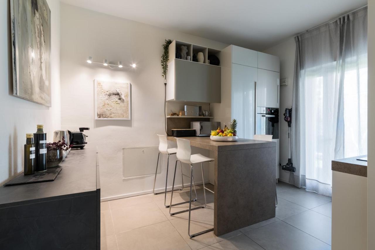 Carly'S Rooms Torbole Sul Garda Exterior foto