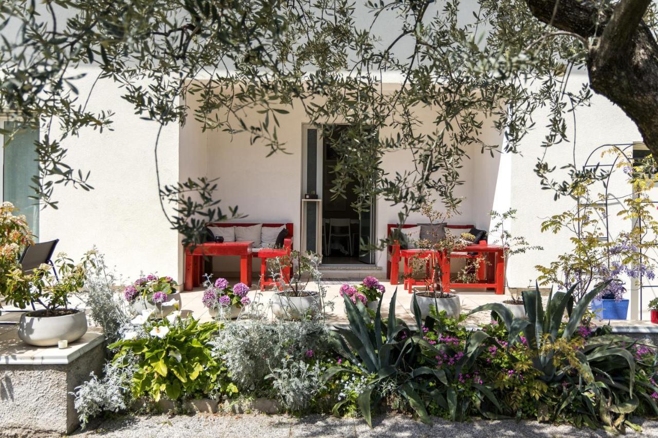 Carly'S Rooms Torbole Sul Garda Exterior foto